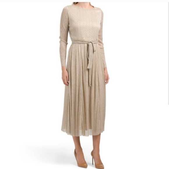 Anne Klein Dresses & Skirts - Fabulous Gold Anne Klein Bella Crinkly Dress